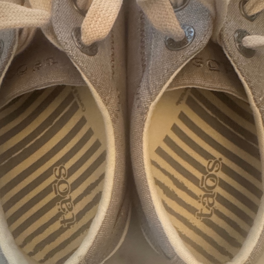 Gray Canvas Taos sneakers 8 1/2 - Picture 6 of 6